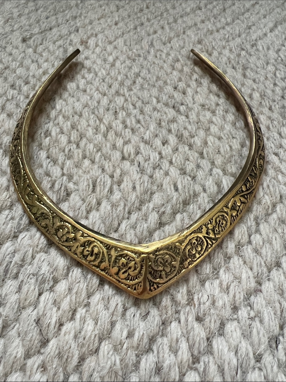 Gold toned choker collar necklace